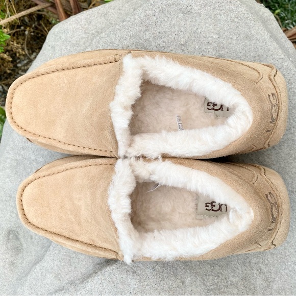 UGG Australia Ascot Slippers - Picture 7 of 9